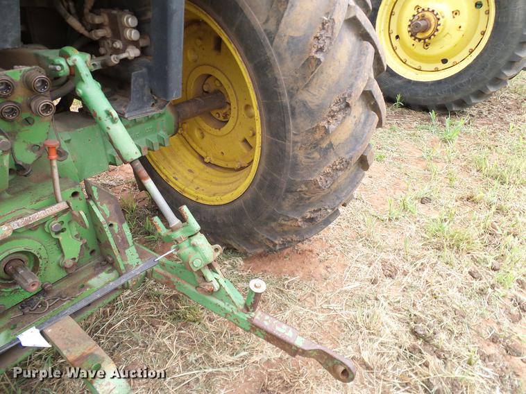 image for item DD8180 1990 John Deere 2355 tractor