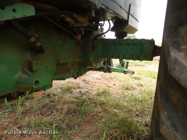 image for item DD8180 1990 John Deere 2355 tractor