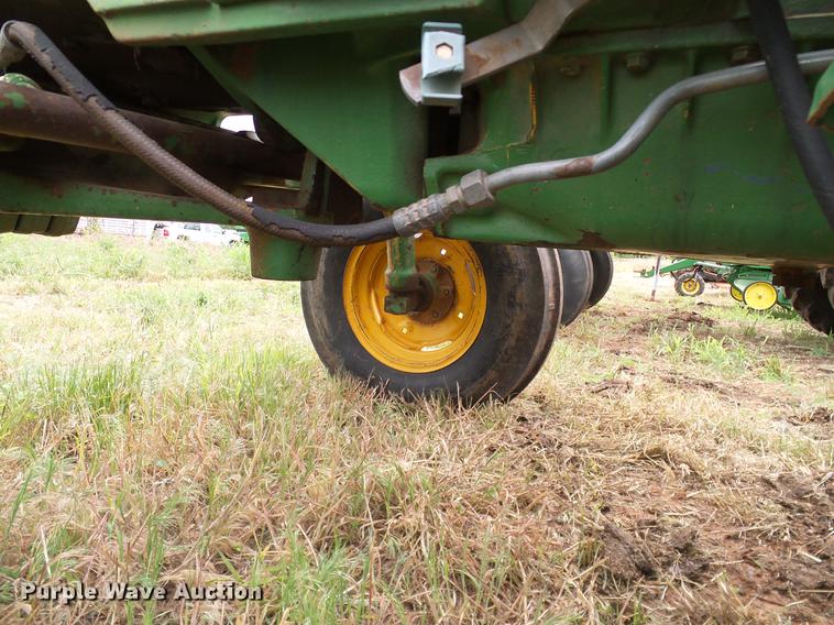 image for item DD8180 1990 John Deere 2355 tractor