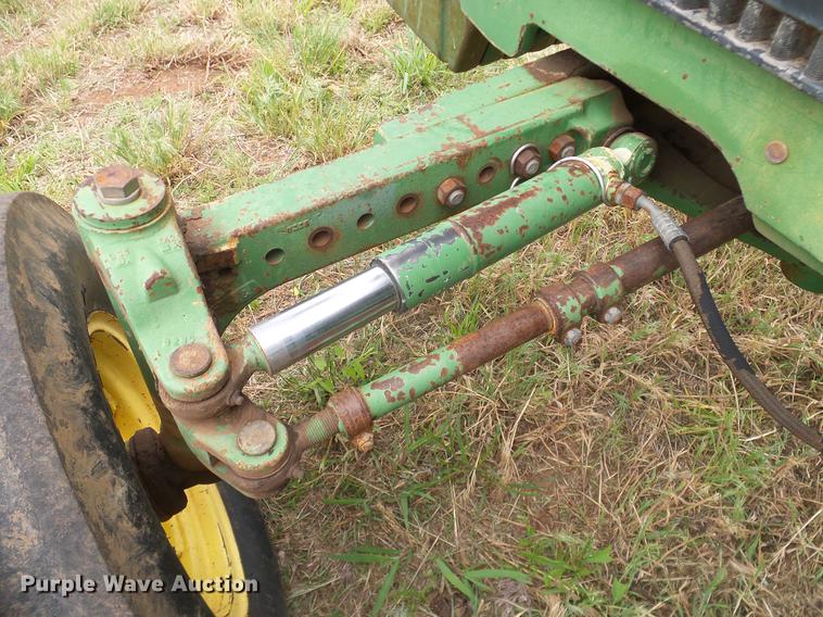 image for item DD8180 1990 John Deere 2355 tractor