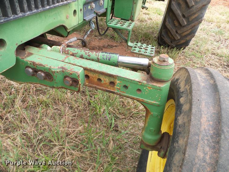 image for item DD8180 1990 John Deere 2355 tractor