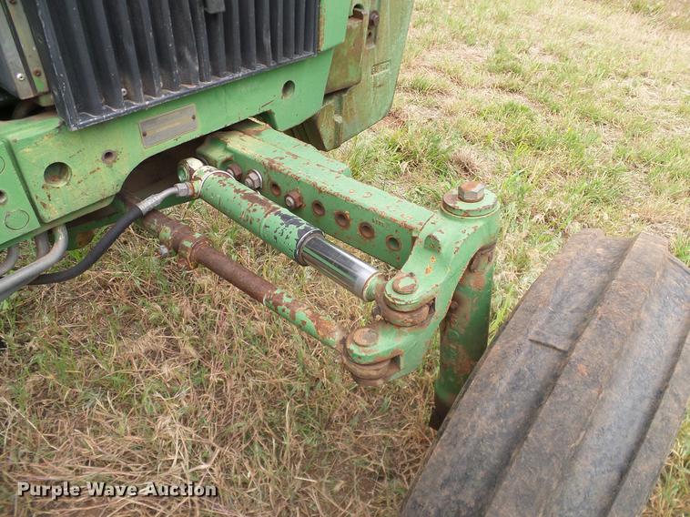 image for item DD8180 1990 John Deere 2355 tractor
