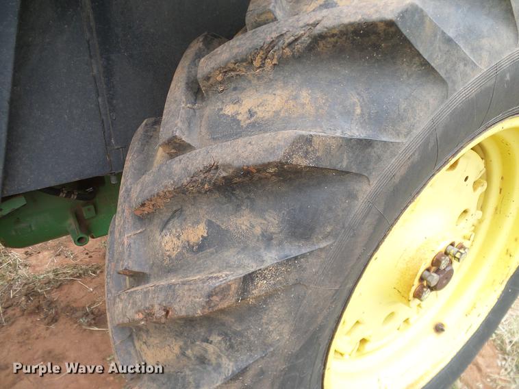 image for item DD8180 1990 John Deere 2355 tractor