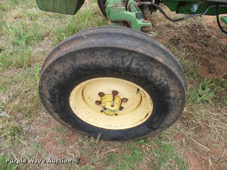 image for item DD8180 1990 John Deere 2355 tractor