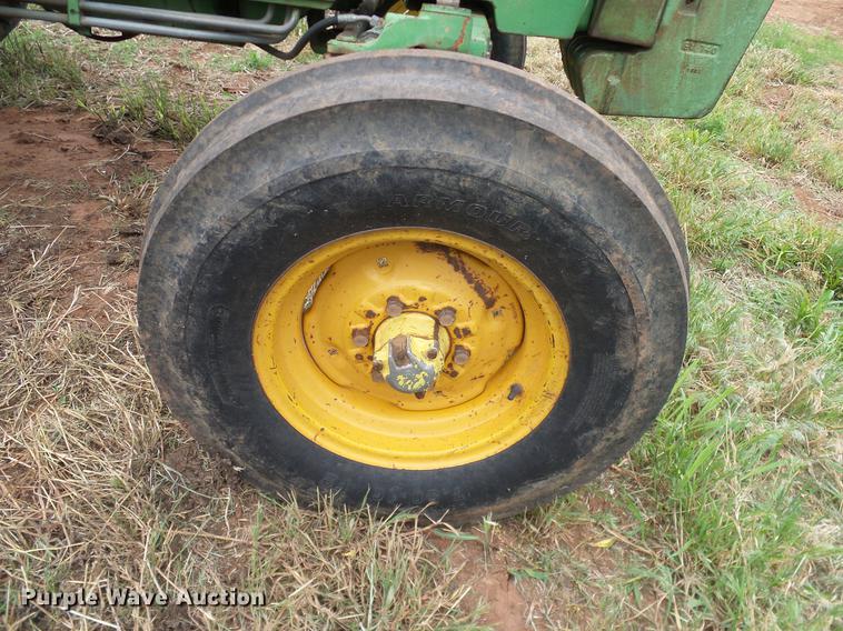 image for item DD8180 1990 John Deere 2355 tractor