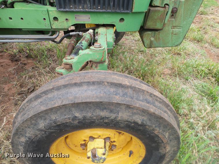 image for item DD8180 1990 John Deere 2355 tractor