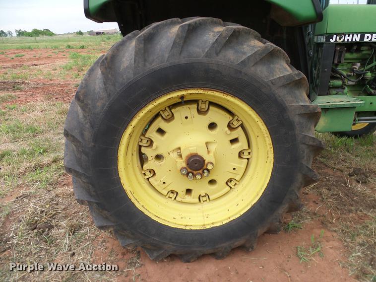 image for item DD8180 1990 John Deere 2355 tractor