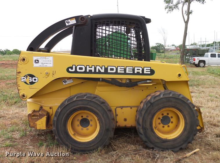 image for item DD8181 2000 John Deere 260 skid steer