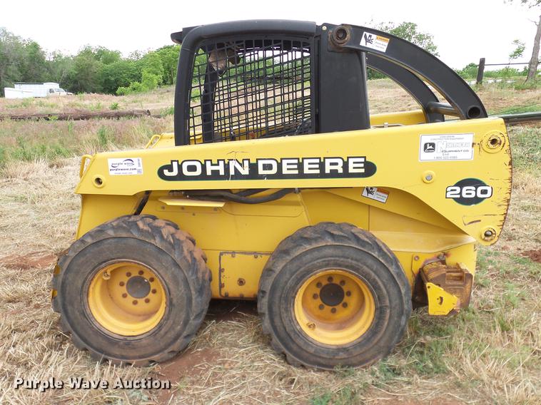 image for item DD8181 2000 John Deere 260 skid steer