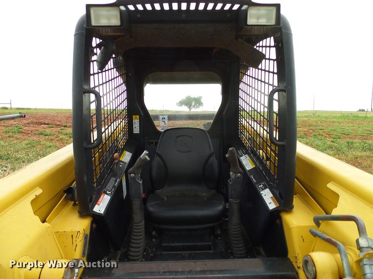 image for item DD8181 2000 John Deere 260 skid steer