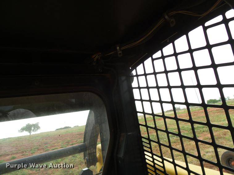 image for item DD8181 2000 John Deere 260 skid steer