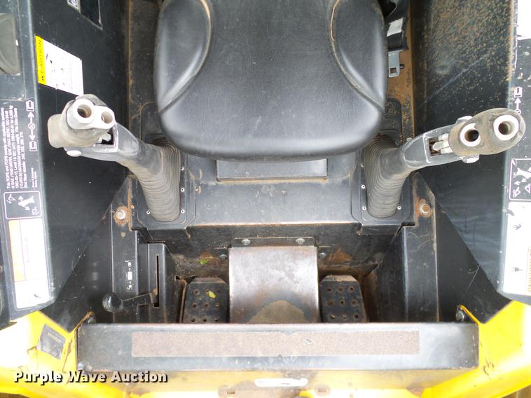 image for item DD8181 2000 John Deere 260 skid steer