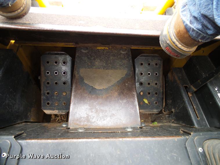 image for item DD8181 2000 John Deere 260 skid steer