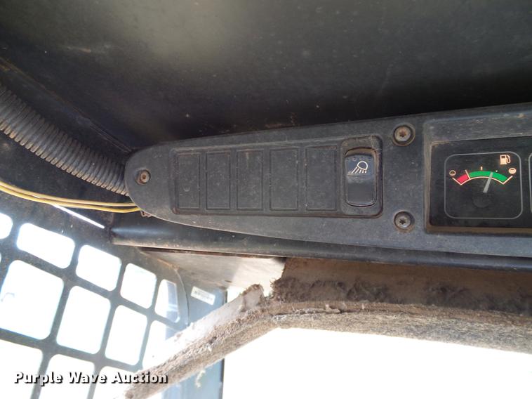 image for item DD8181 2000 John Deere 260 skid steer