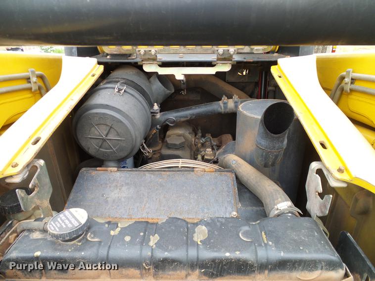 image for item DD8181 2000 John Deere 260 skid steer