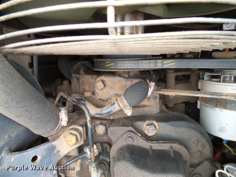 image for item DD8181 2000 John Deere 260 skid steer