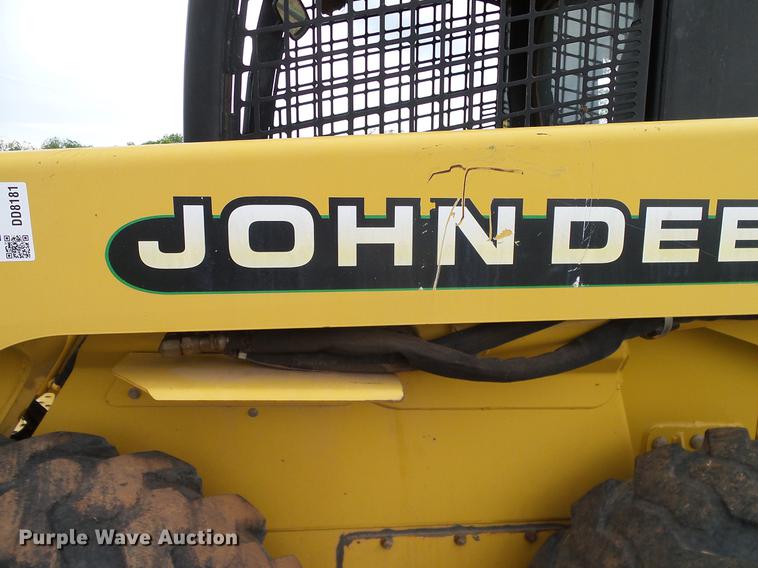 image for item DD8181 2000 John Deere 260 skid steer