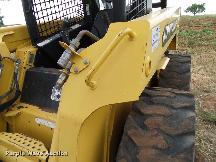image for item DD8181 2000 John Deere 260 skid steer