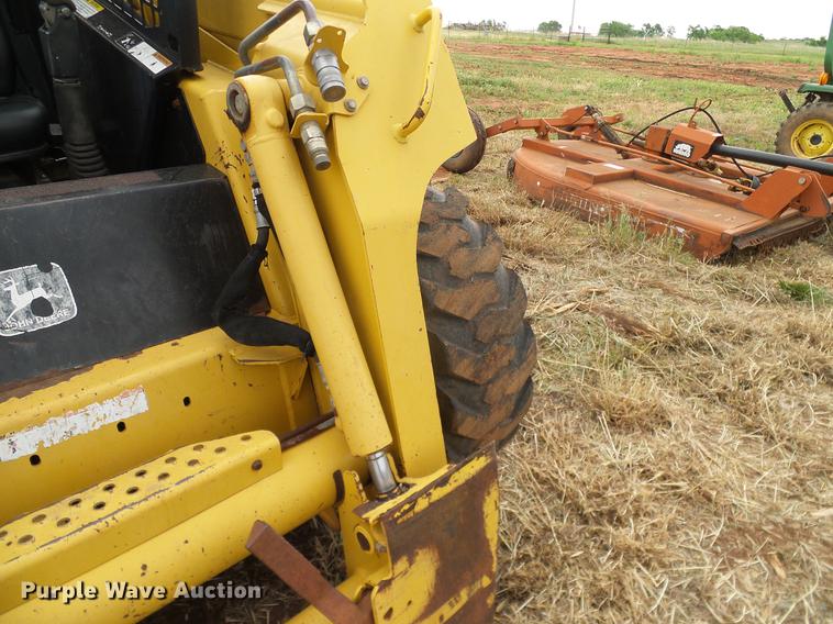 image for item DD8181 2000 John Deere 260 skid steer