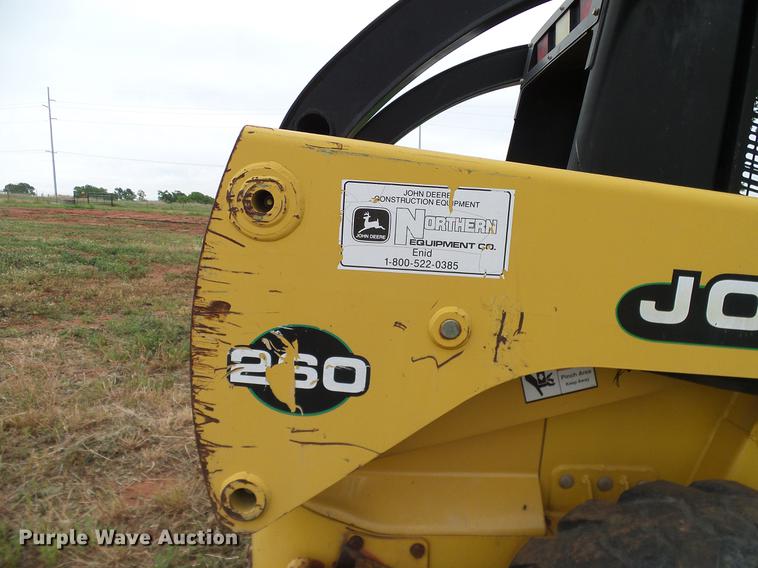 image for item DD8181 2000 John Deere 260 skid steer