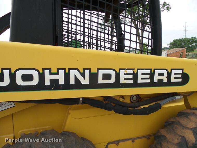 image for item DD8181 2000 John Deere 260 skid steer