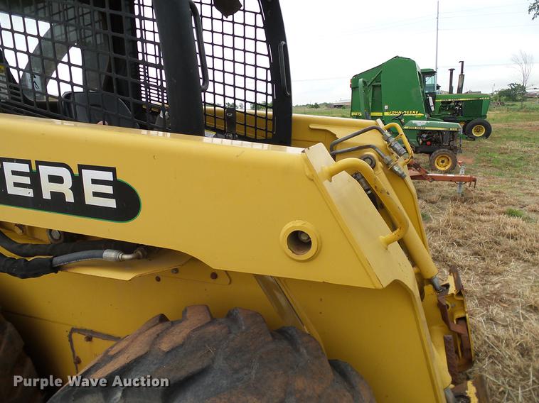 image for item DD8181 2000 John Deere 260 skid steer