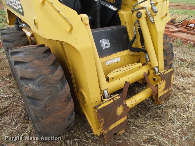 image for item DD8181 2000 John Deere 260 skid steer