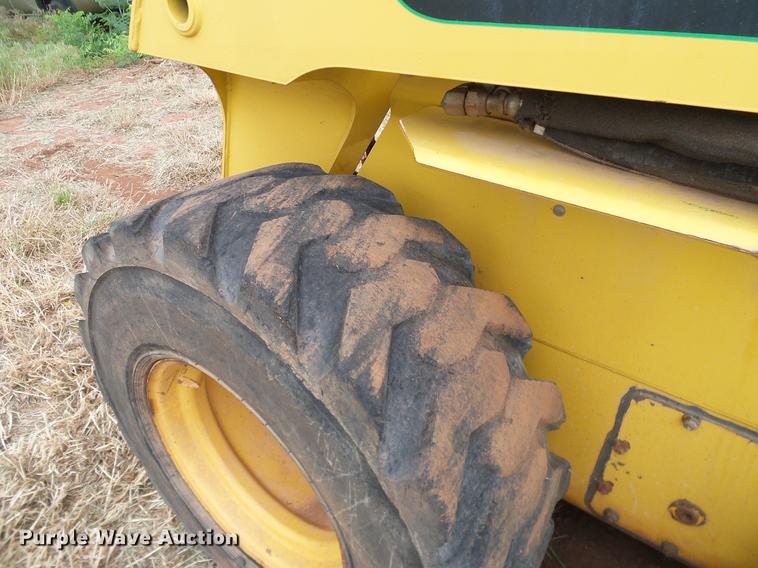 image for item DD8181 2000 John Deere 260 skid steer