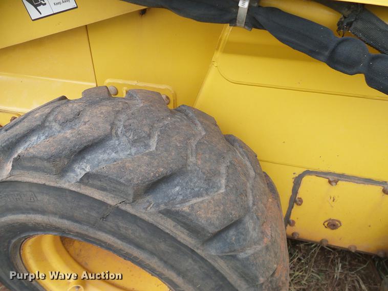 image for item DD8181 2000 John Deere 260 skid steer
