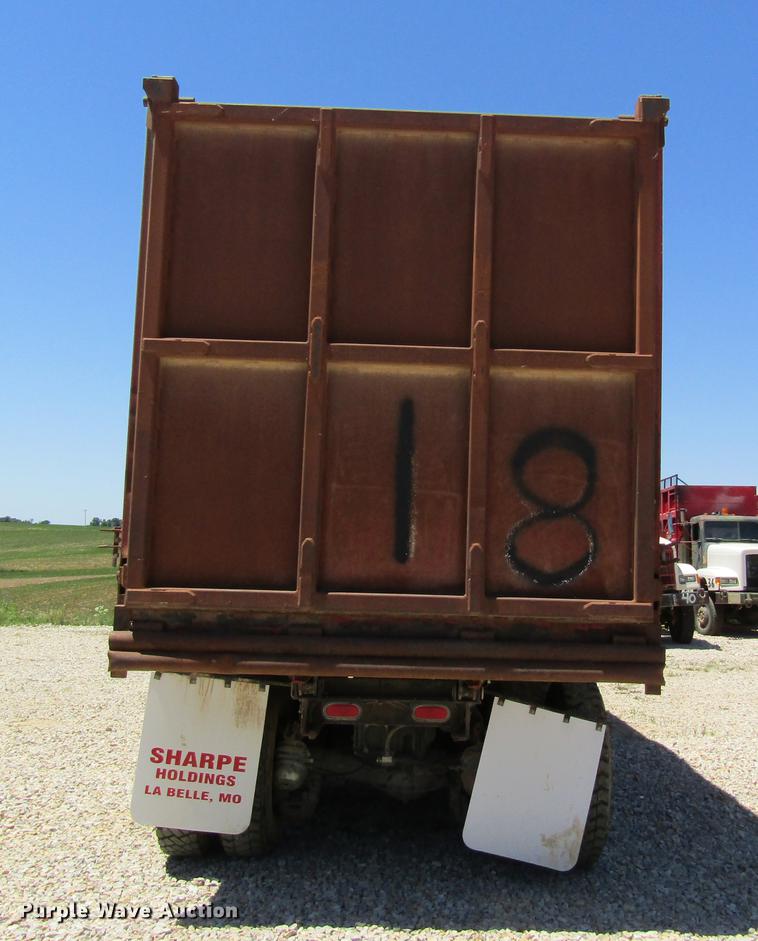 image for item DD8487 1993 Mack MR688S silage truck