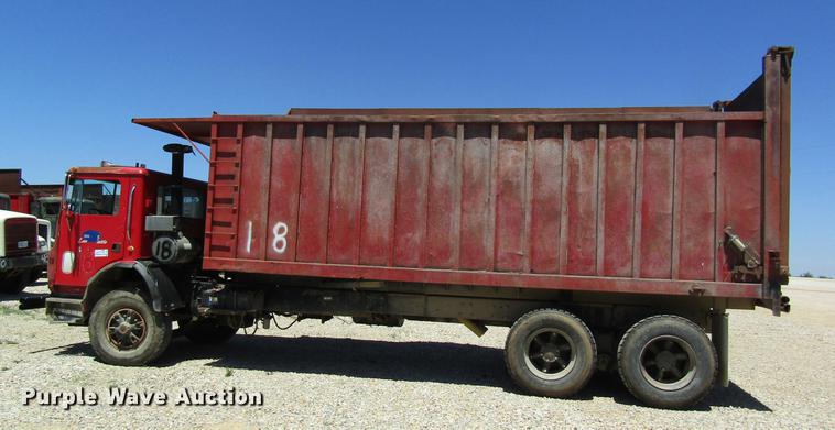 image for item DD8487 1993 Mack MR688S silage truck