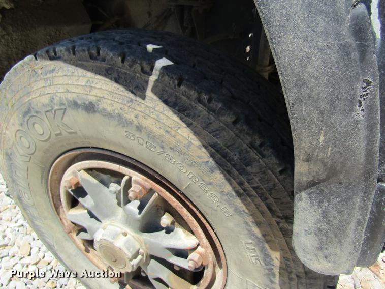 image for item DD8487 1993 Mack MR688S silage truck