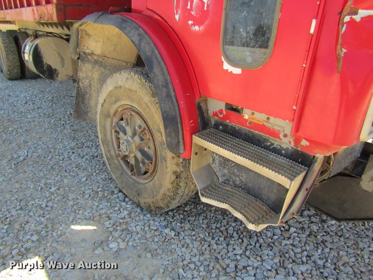 image for item DD8487 1993 Mack MR688S silage truck