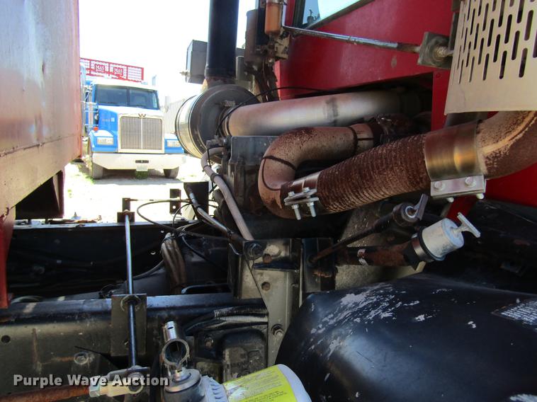 image for item DD8487 1993 Mack MR688S silage truck