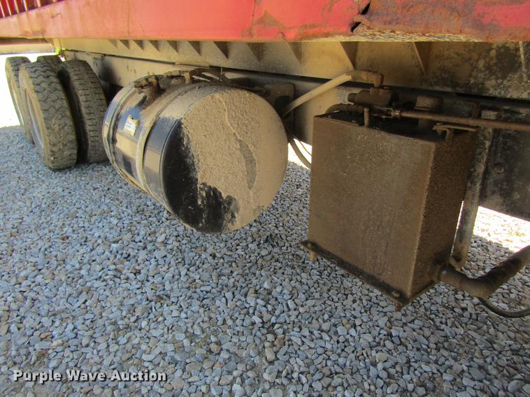 image for item DD8487 1993 Mack MR688S silage truck