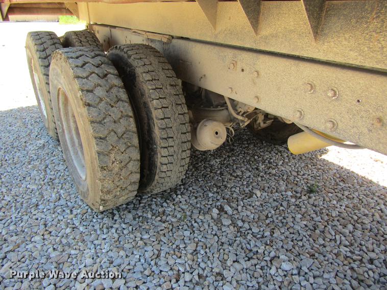 image for item DD8487 1993 Mack MR688S silage truck