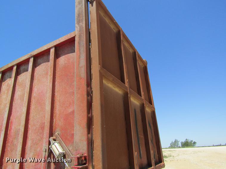 image for item DD8487 1993 Mack MR688S silage truck