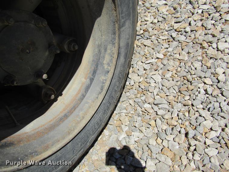 image for item DD8487 1993 Mack MR688S silage truck