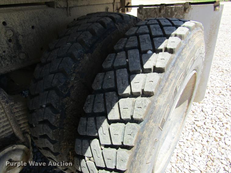 image for item DD8487 1993 Mack MR688S silage truck