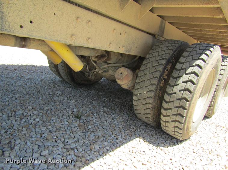 image for item DD8487 1993 Mack MR688S silage truck