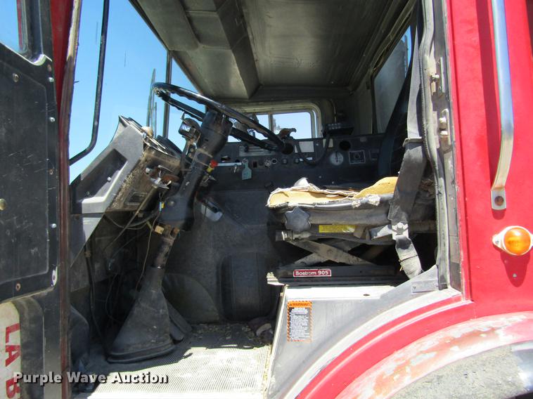 image for item DD8487 1993 Mack MR688S silage truck