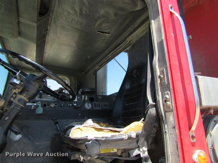 image for item DD8487 1993 Mack MR688S silage truck