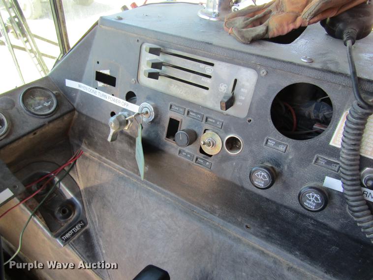 image for item DD8487 1993 Mack MR688S silage truck