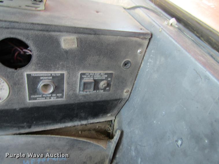 image for item DD8487 1993 Mack MR688S silage truck