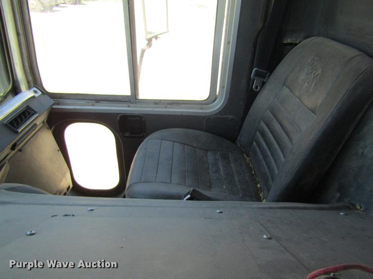 image for item DD8487 1993 Mack MR688S silage truck