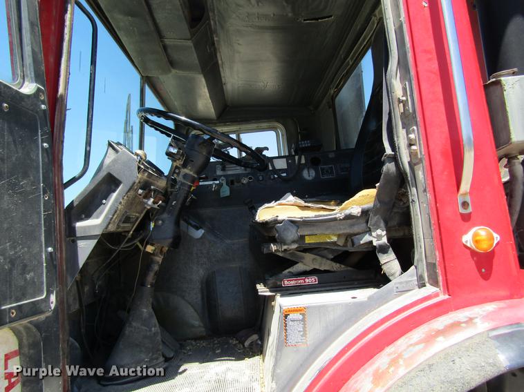 image for item DD8487 1993 Mack MR688S silage truck