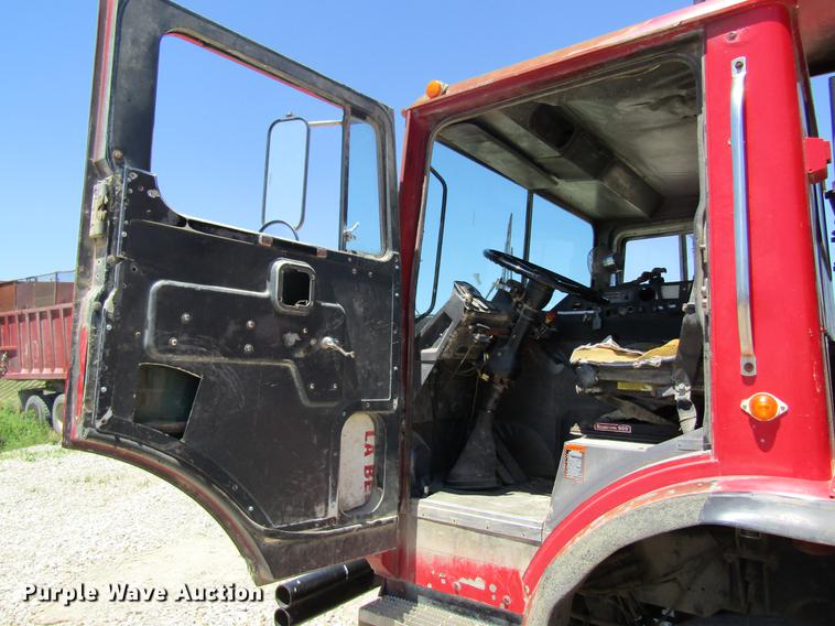 image for item DD8487 1993 Mack MR688S silage truck
