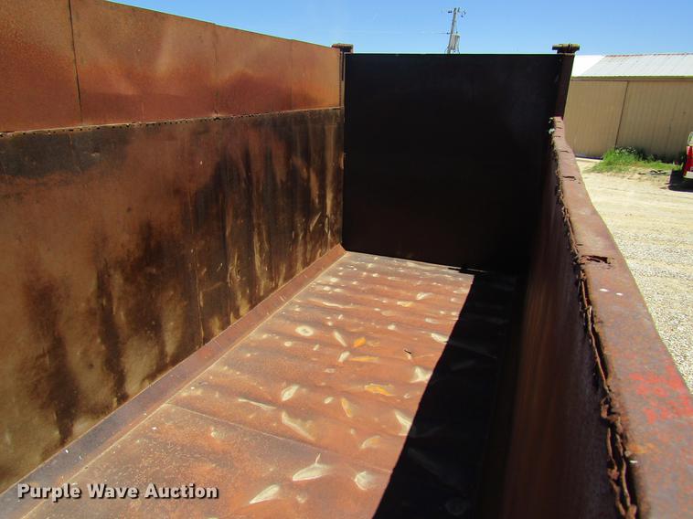 image for item DD8487 1993 Mack MR688S silage truck