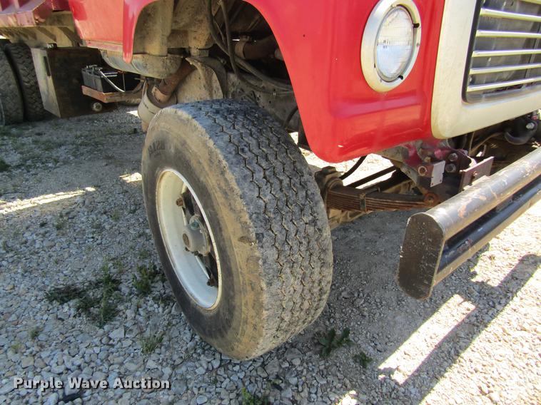 image for item DD8492 1979 Ford silage truck