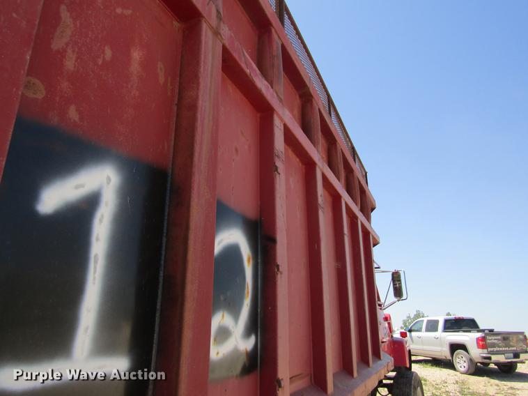 image for item DD8492 1979 Ford silage truck